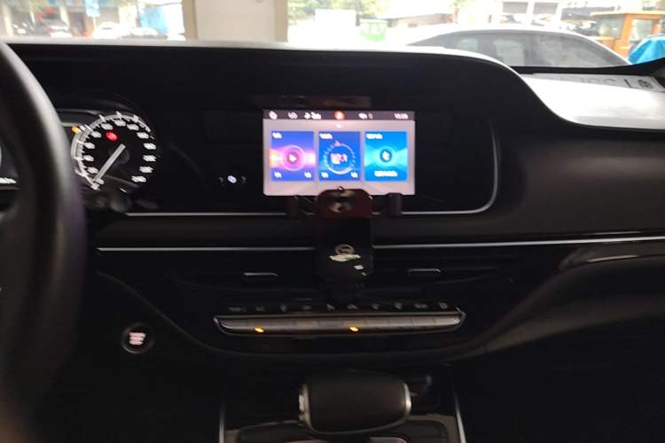 Used GAC Trumpchi M6 2021 270T DCT Luxury Edition (7 Seats) Audio And AC Panel
