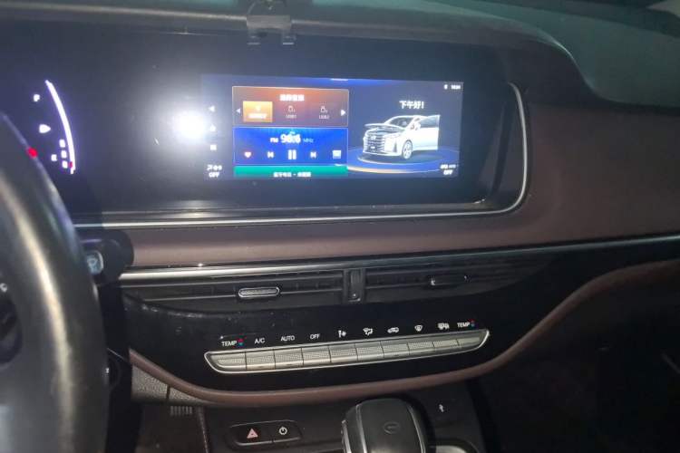 Used GAC Trumpchi M6 2021 PRO 270T DCT Luxury Edition Audio And AC Panel