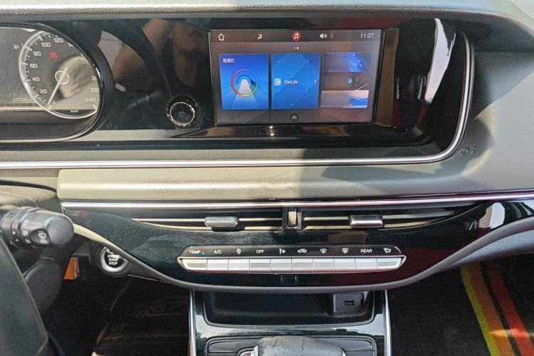 Used GAC Trumpchi M6 2021 270T DCT Luxury Edition (7 Seats) Audio And AC Panel