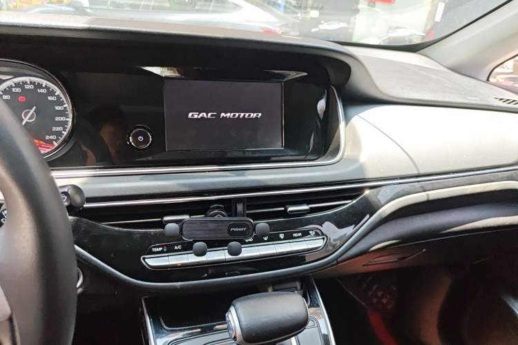 Used GAC Trumpchi M6 2021 270T DCT Luxury Edition (6 Seats) Audio And AC Panel