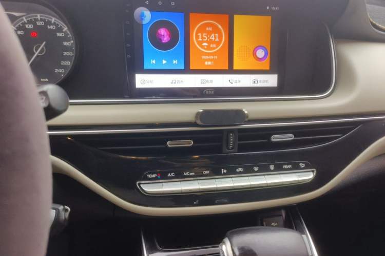 Used GAC Trumpchi M6 2021 270T DCT Elite Edition (7-seater) Audio And AC Panel