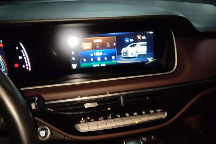 Used GAC Trumpchi M6 2021 PRO 270T DCT Luxury Edition Audio And AC Panel