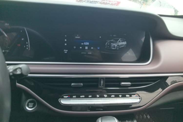 Used GAC Trumpchi M6 2021 PRO 270T DCT Luxury Edition Audio And AC Panel