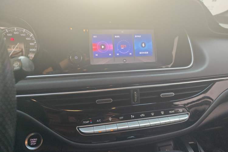 Used GAC Trumpchi M6 2021 270T DCT Luxury Edition (7 Seats) Audio And AC Panel