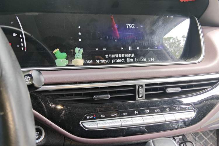 Used GAC Trumpchi M6 2021 270T DCT Luxury Edition (7 Seats) Audio And AC Panel