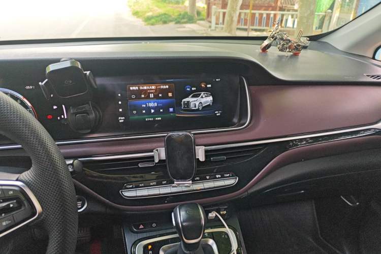 Used GAC Trumpchi M6 2021 PRO 270T DCT Luxury Edition Audio And AC Panel