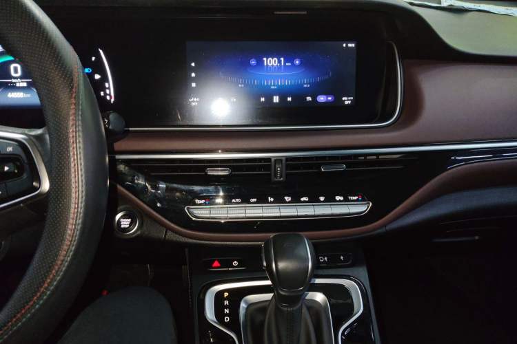 Used GAC Trumpchi M6 2021 PRO 270T DCT Luxury Edition Audio And AC Panel