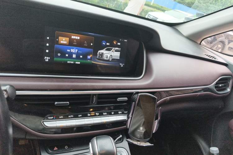 Used GAC Trumpchi M6 2021 PRO 270T DCT Luxury Edition Audio And AC Panel