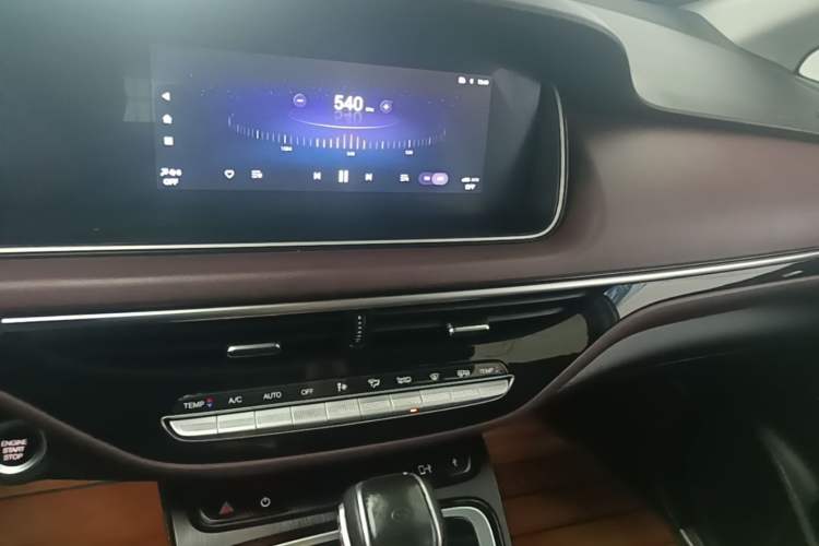 Used GAC Trumpchi M6 2021 PRO 270T DCT Luxury Edition Audio And AC Panel
