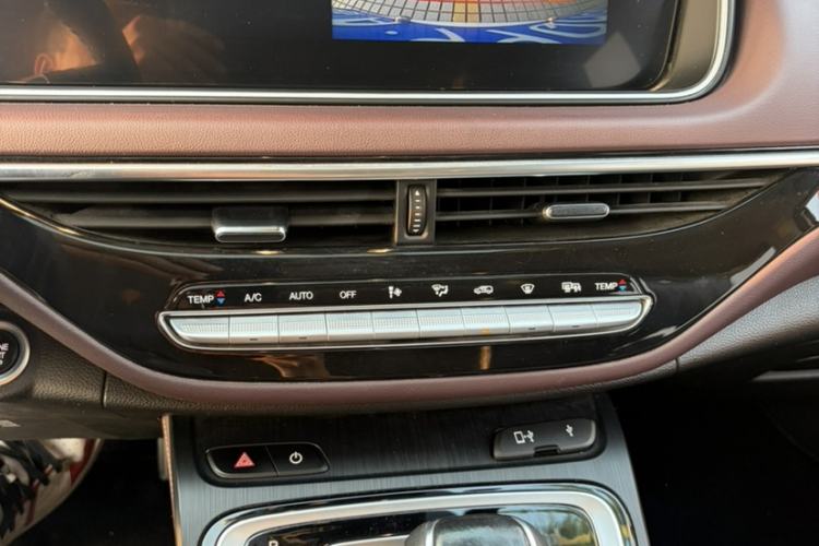 Used GAC Trumpchi M6 2021 PRO 270T DCT Luxury Edition Audio And AC Panel