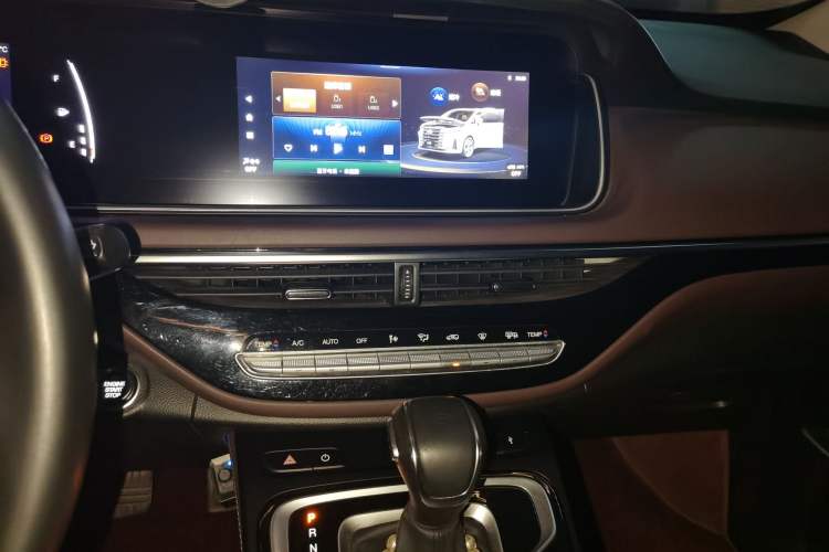 Used GAC Trumpchi M6 2021 PRO 270T DCT Luxury Edition Audio And AC Panel