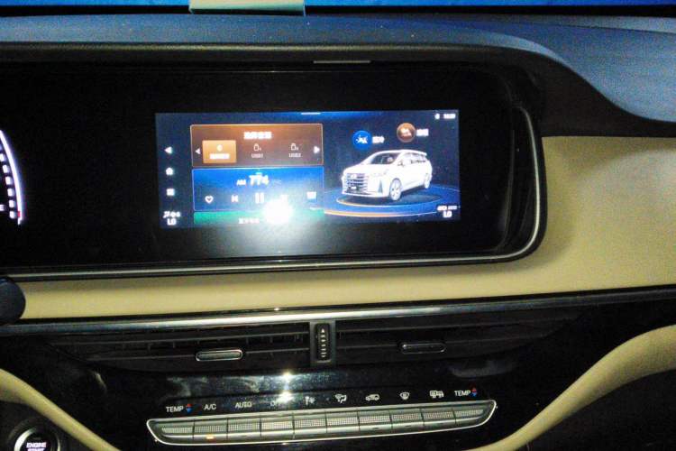 Used GAC Trumpchi M6 2021 PRO 270T Automatic Luxury Edition Audio And AC Panel