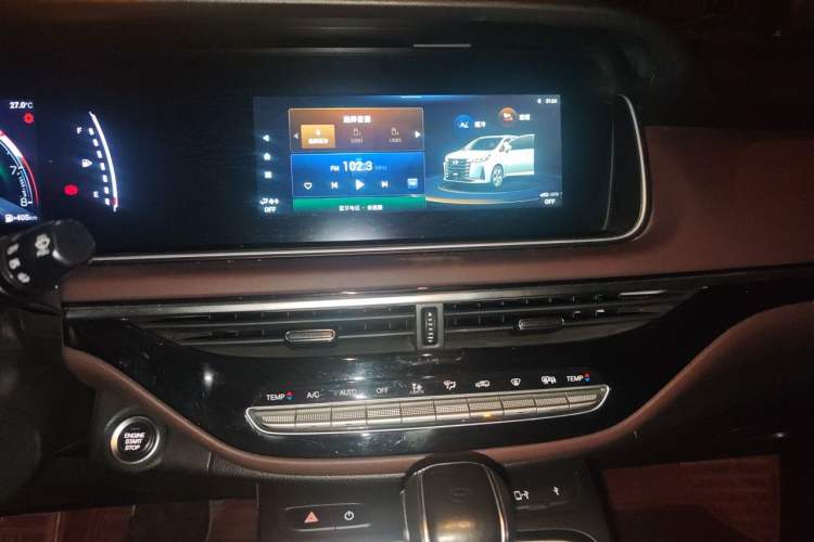 Used GAC Trumpchi M6 2021 PRO 270T DCT Luxury Edition Audio And AC Panel