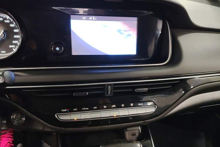 Used GAC Trumpchi M6 2021 270T DCT Elite Edition (7-seater) Audio And AC Panel