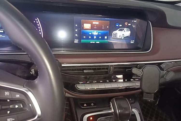 Used GAC Trumpchi M6 2021 PRO 270T DCT Luxury Edition Audio And AC Panel