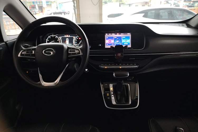 Used GAC Trumpchi M6 2021 270T DCT Luxury Edition (7 Seats) Center Console