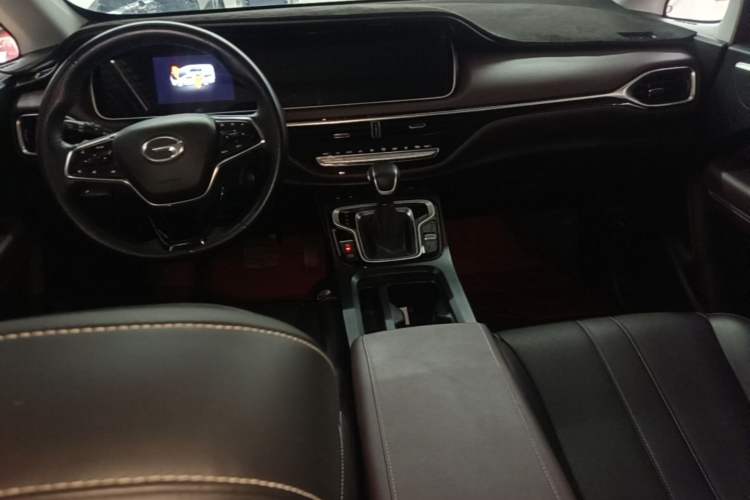 Used GAC Trumpchi M6 2021 270T DCT Elite Edition (7-seater) Center Console