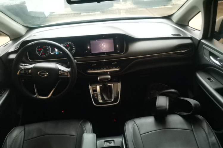 Used GAC Trumpchi M6 2021 270T DCT Elite Edition (7-seater) Center Console