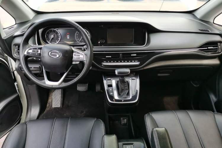 Used GAC Trumpchi M6 2021 270T DCT Luxury Edition (7-seater) Center Console