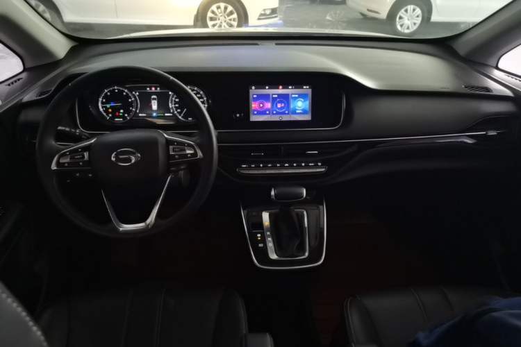 Used GAC Trumpchi M6 2021 270T DCT Luxury Edition (7 Seats) Center Console