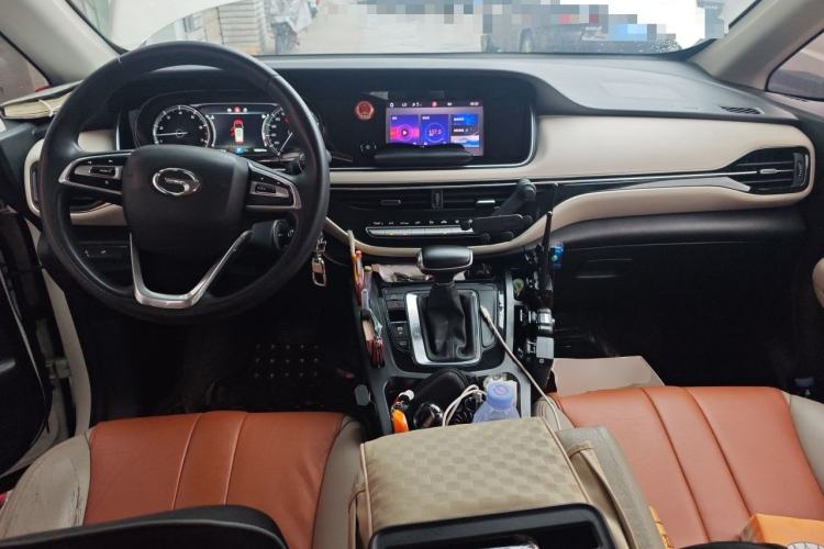 Used GAC Trumpchi M6 2021 270T DCT Elite Edition (7-seater) Center Console