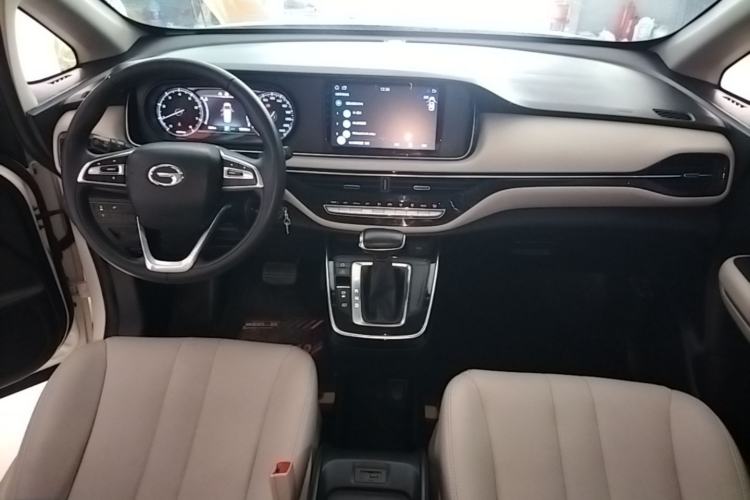 Used GAC Trumpchi M6 2021 270T DCT Elite Edition (7-seater) Center Console