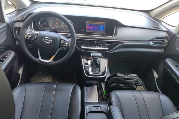 Used GAC Trumpchi M6 2021 270T DCT Luxury Edition (6 Seats) Center Console