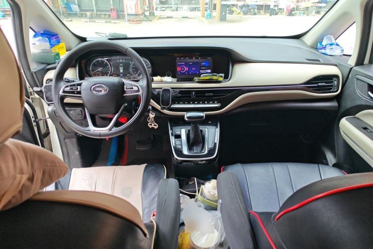 Used GAC Trumpchi M6 2021 270T DCT Elite Edition (7-seater) Center Console