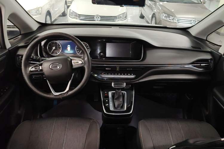 Used GAC Trumpchi M6 2021 270T DCT Elite Edition (7-seater) Center Console
