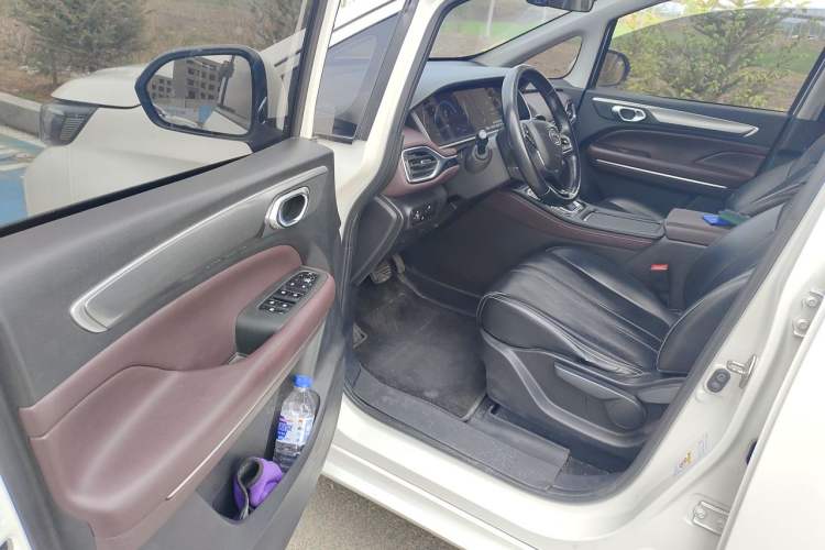 Used GAC Trumpchi M6 2021 PRO 270T Automatic Luxury Edition Driver Seat