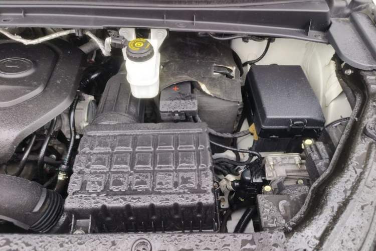 Used GAC Trumpchi M6 2021 270T DCT Elite Edition (7-seater) Engine Bay Left