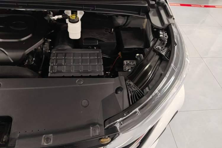 Used GAC Trumpchi M6 2021 270T DCT Elite Edition (7-seater) Engine Bay Left