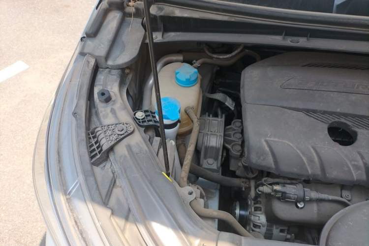 Used GAC Trumpchi M6 2021 270T DCT Prestige Edition (7-seater) Engine Bay Right