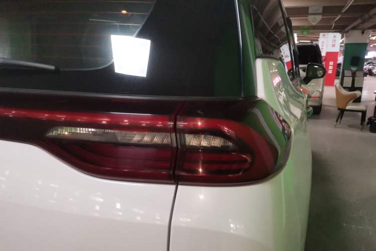 Used GAC Trumpchi M6 2021 270T DCT Luxury Edition (7-seater) Exterior 3
