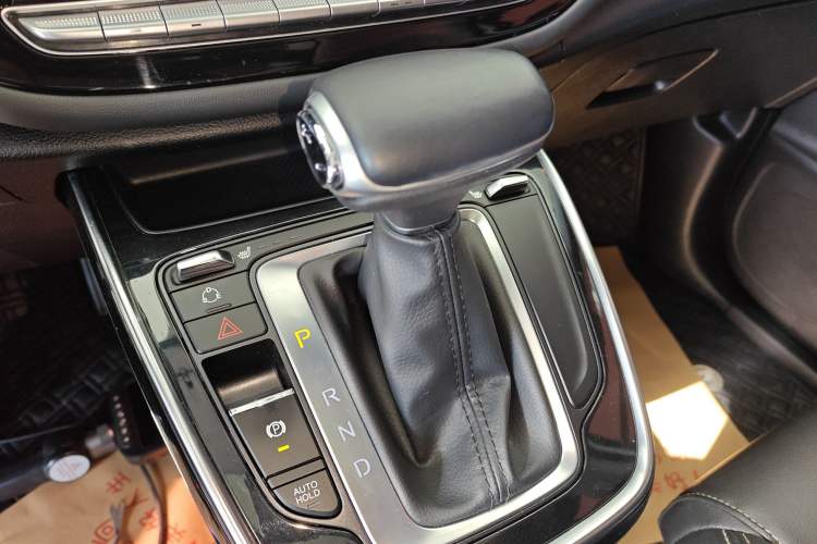 Used GAC Trumpchi M6 2021 270T DCT Luxury Edition (7-seater) Gear Lever
