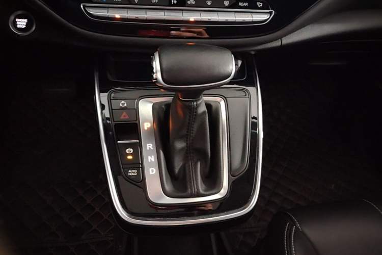 Used GAC Trumpchi M6 2021 270T DCT Luxury Edition (7 Seats) Gear Lever