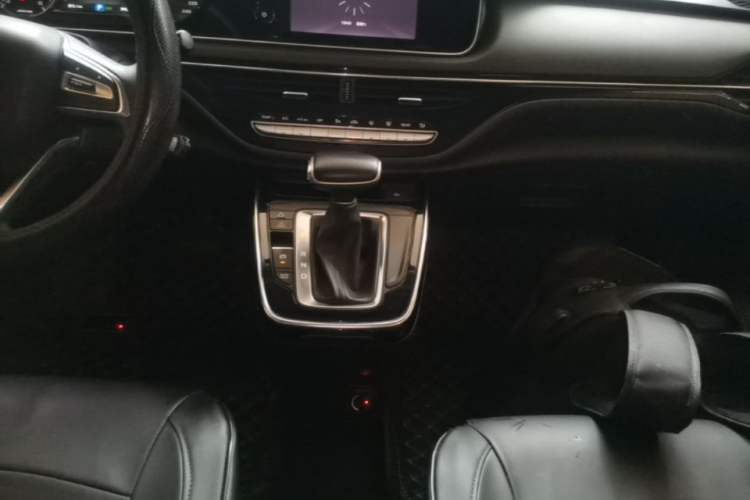 Used GAC Trumpchi M6 2021 270T DCT Elite Edition (7-seater) Gear Lever