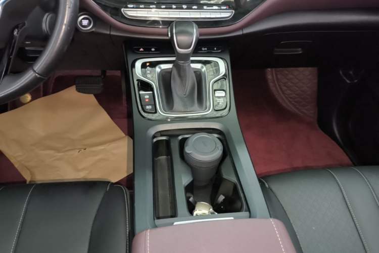 Used GAC Trumpchi M6 2021 PRO 270T Automatic Luxury Edition Gear Lever