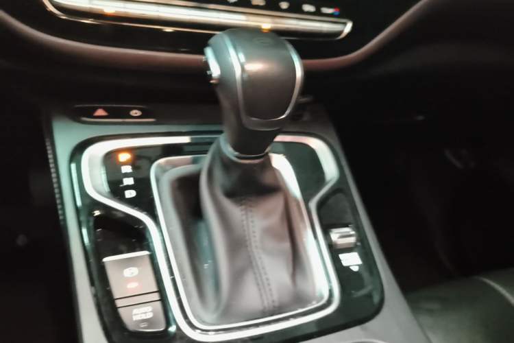 Used GAC Trumpchi M6 2021 270T DCT Luxury Edition (7-seater) Gear Lever