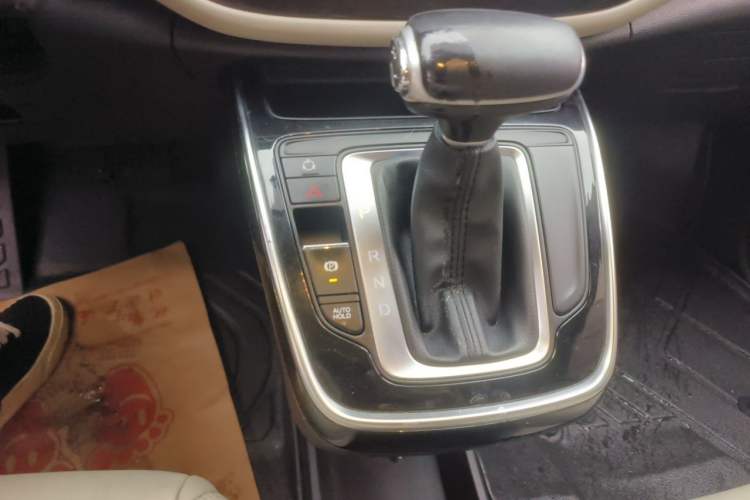 Used GAC Trumpchi M6 2021 270T DCT Elite Edition (7-seater) Gear Lever