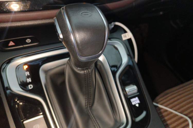 Used GAC Trumpchi M6 2021 270T DCT Luxury Edition (7 Seats) Gear Lever