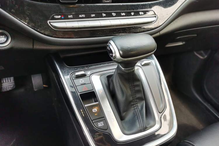 Used GAC Trumpchi M6 2021 270T DCT Luxury Edition (7-seater) Gear Lever