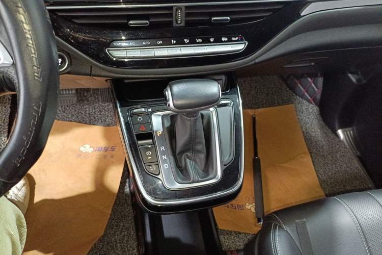 Used GAC Trumpchi M6 2021 270T DCT Luxury Edition (7-seater) Gear Lever