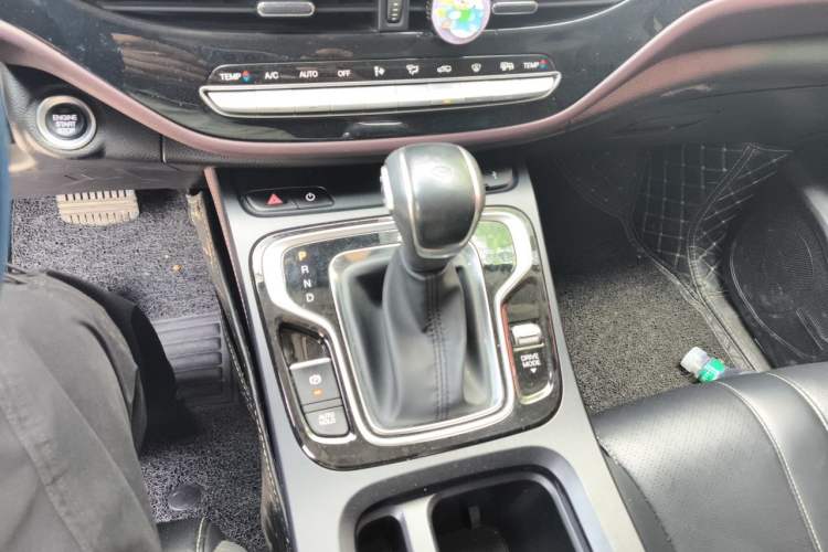 Used GAC Trumpchi M6 2021 PRO 270T DCT Luxury Edition Gear Lever