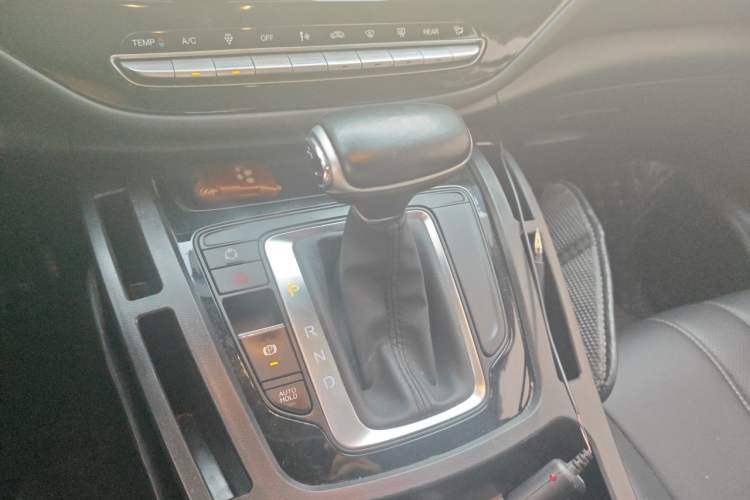 Used GAC Trumpchi M6 2021 270T DCT Luxury Edition (7 Seats) Gear Lever