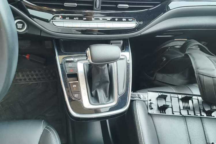 Used GAC Trumpchi M6 2021 270T DCT Prestige Edition (7 Seats) Gear Lever