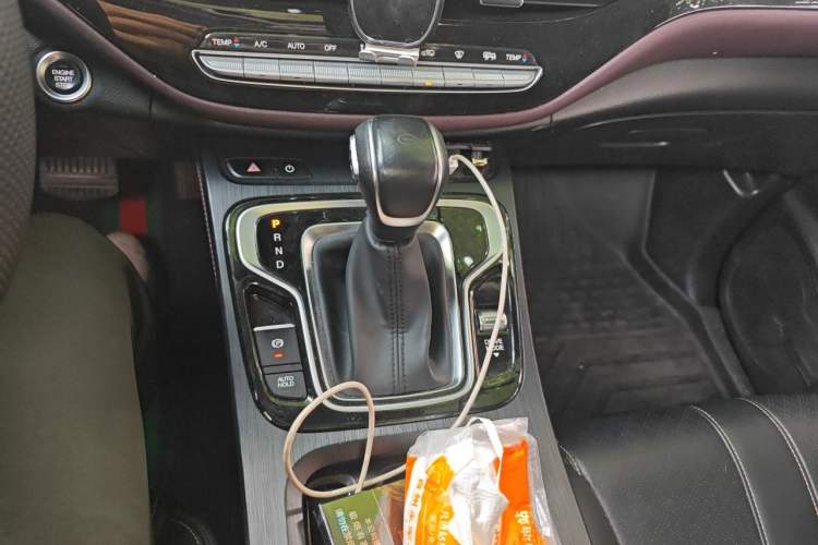 Used GAC Trumpchi M6 2021 PRO 270T DCT Luxury Edition Gear Lever