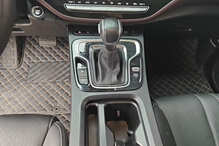 Used GAC Trumpchi M6 2021 PRO 270T Automatic Luxury Edition Gear Lever