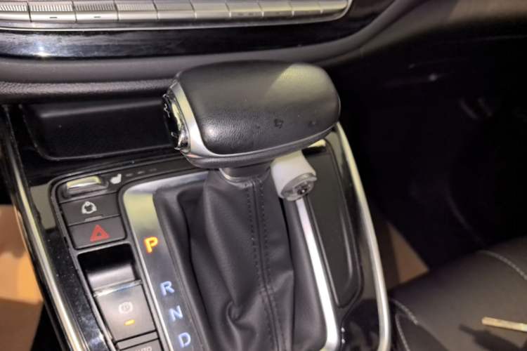 Used GAC Trumpchi M6 2021 270T DCT Prestige Edition (7-seater) Gear Lever