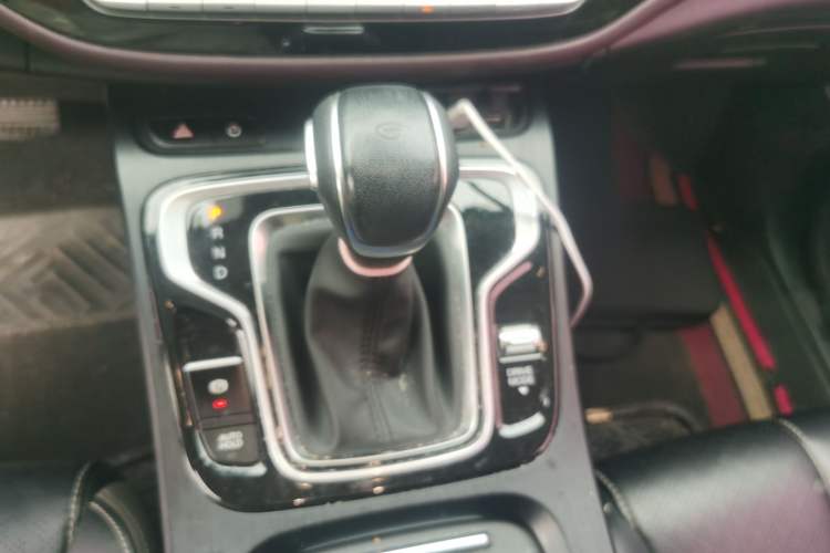 Used GAC Trumpchi M6 2021 PRO 270T Automatic Luxury Edition Gear Lever